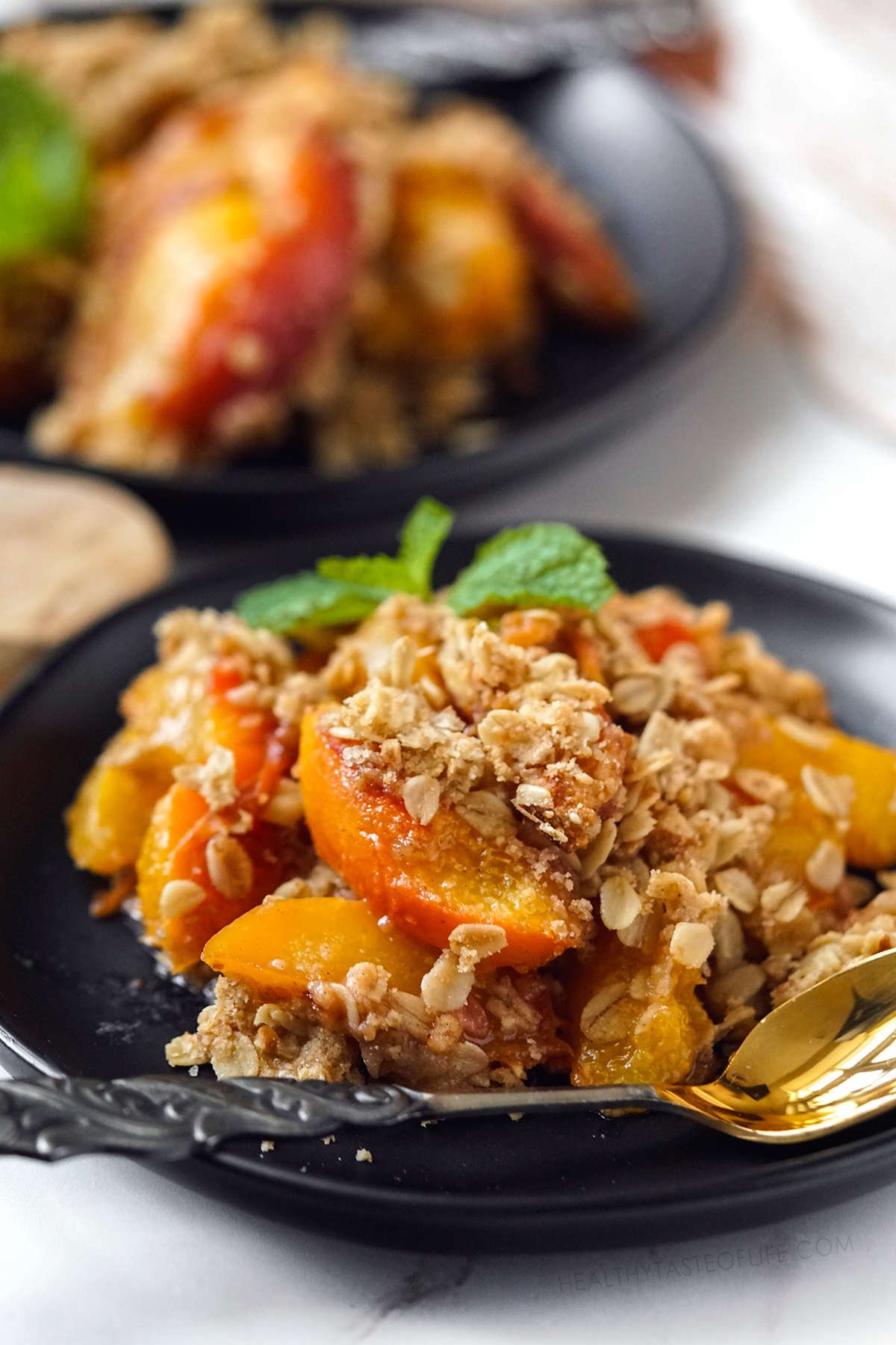 Easy Peach Crumble With Oats (Healthy Peach Crisp)